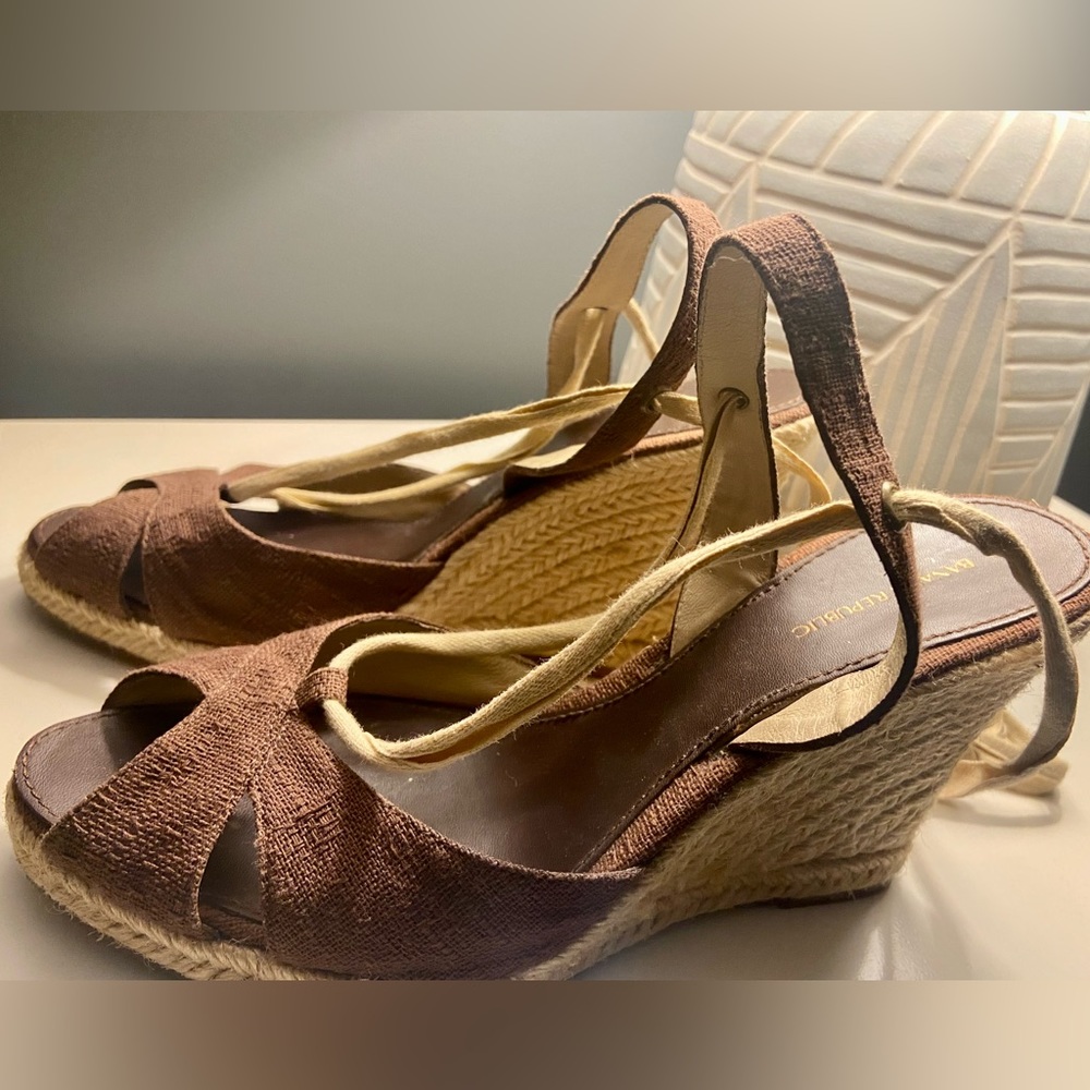 Banana Republic wedge shoe, size 8 1/2
